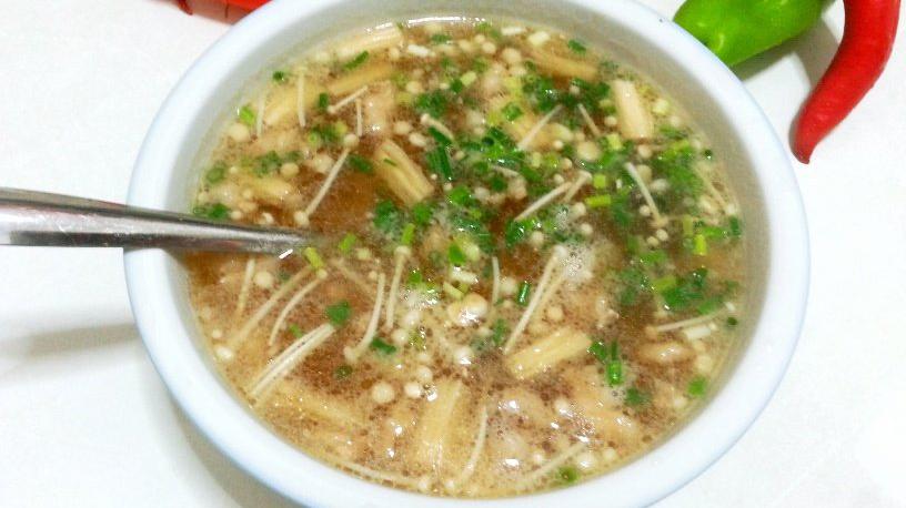 护肝降脂膳食:金针豆腐瘦肉汤