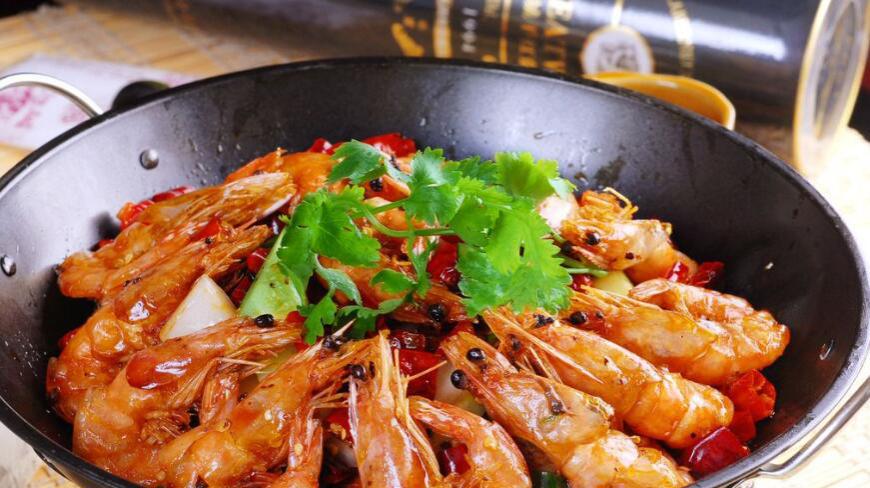 吃虾竟然还有这么多讲究?虾线、虾头、虾皮食用误区,你知道吗?