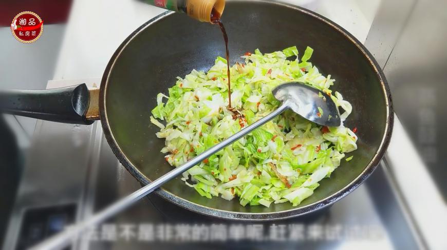 今天表哥来家做客,我这样做包菜给他吃,他说下次来还要吃