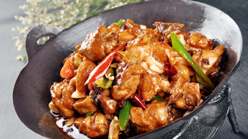 学会芋儿鸡怎么做了吗?重庆大厨全程演示,揭开美味背后的秘密