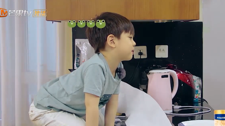 嗯哼开启自黑模式:我也是菜鸟啊!小表情萌化网友!