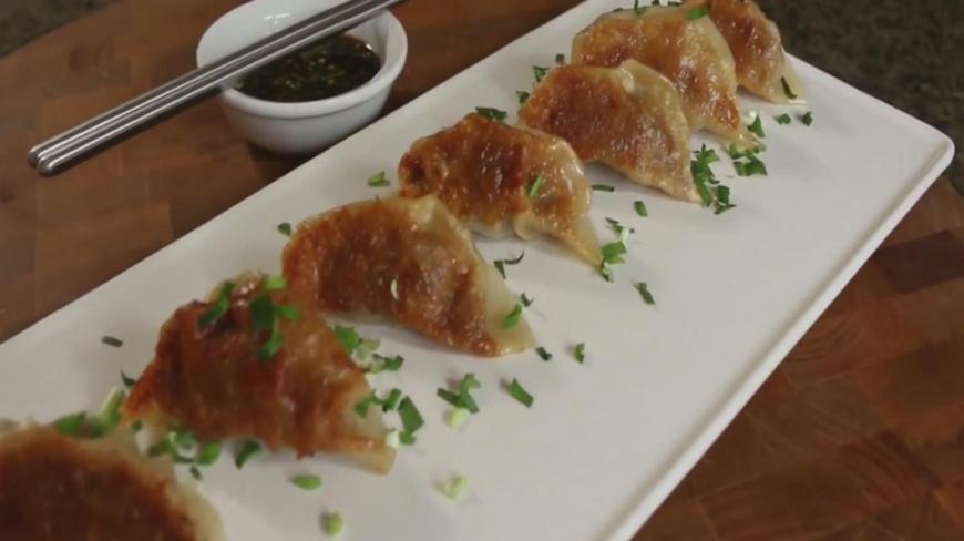 煎饺在家怎么做?这样做出的煎饺外酥里嫩,比水饺都好吃
