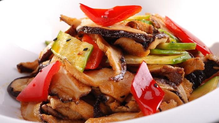 香菇肉片的家常做法,简单又下饭,炒一盘绝对不剩