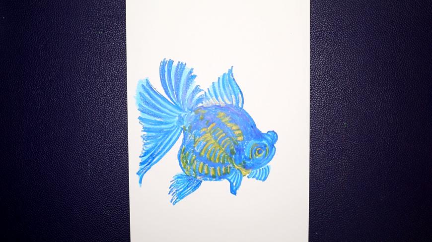 他最爱画鱼,油画棒游走于画纸,金鱼游弋于清水,高鳍红剑作品