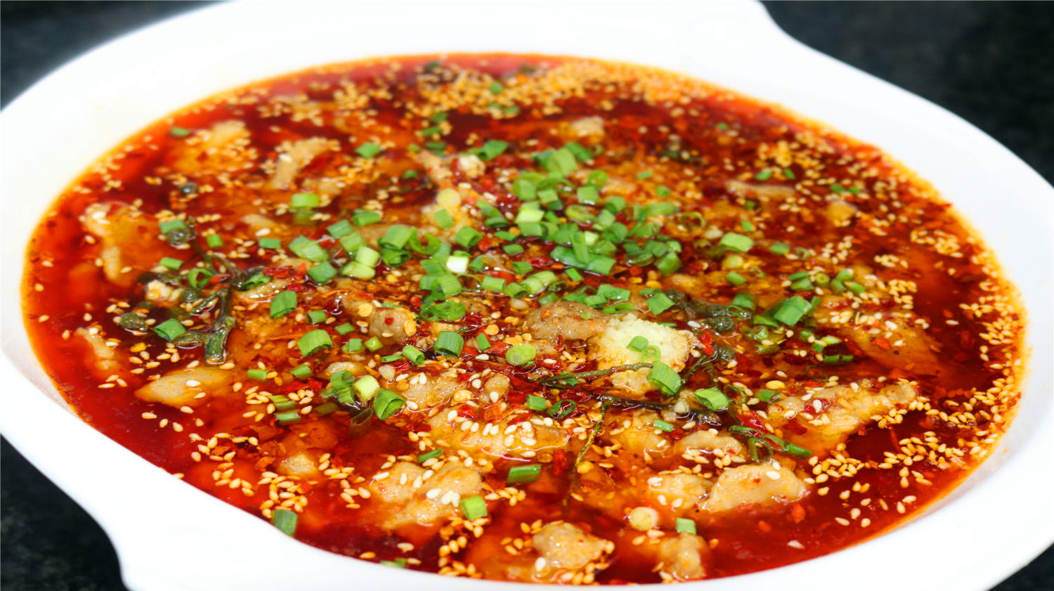 川菜大厨教你做正宗的水煮肉片,肉片滑嫩爽口,光看看就流口水了