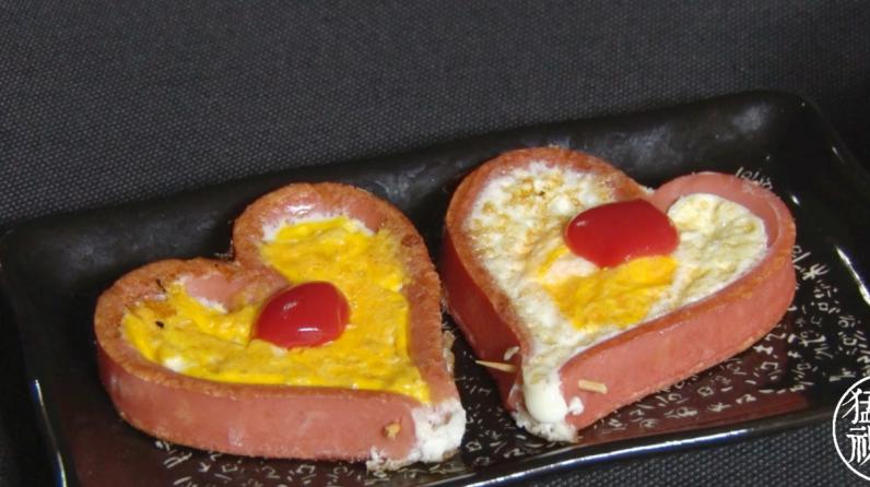 暖心浪漫的早餐,爱心火腿煎蛋