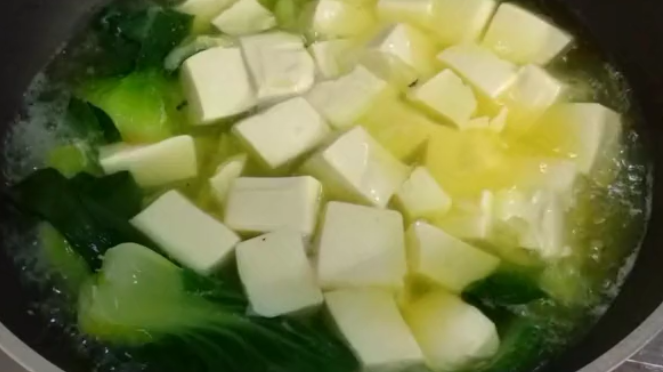 农村小妹教你油菜豆腐汤最家常的做法,清爽可口,一看就会!