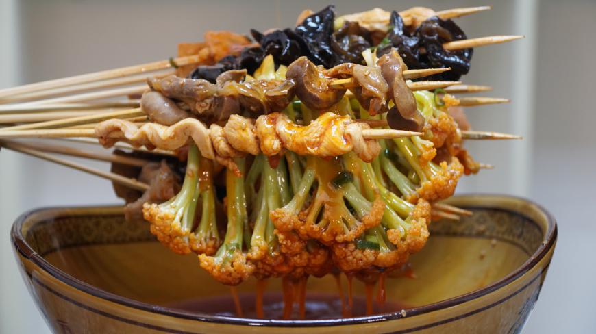 大师傅教你在家做“钵钵鸡”,简单美味油亮欲滴,一看就有食欲