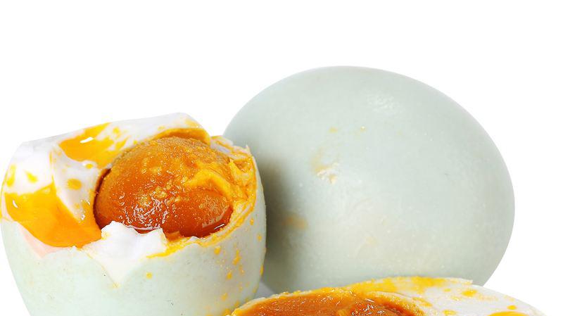 几十年腌咸鸭蛋的土法子,7天轻松出油起沙 方法简单,看完就会