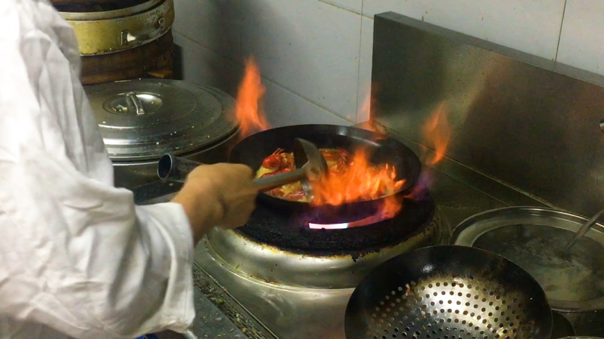 厨师长教您小龙虾的做法,入味鲜滑,一次吃了四盆,看饿了!