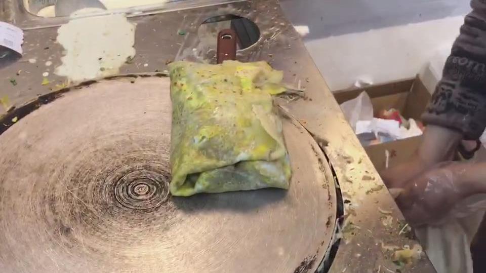 这家煎饼果子好任性,装修精美,名字更是霸气,看看做的怎么样吧