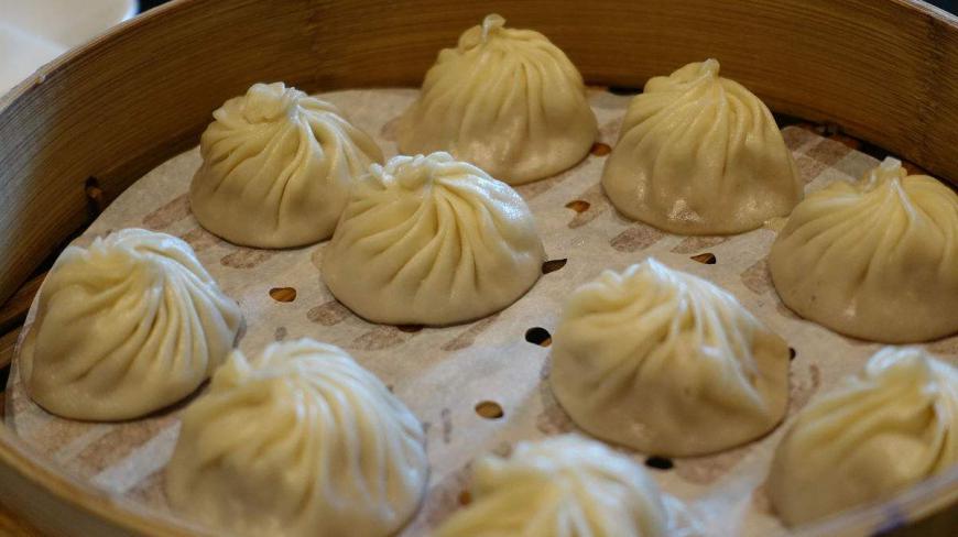 鼎泰丰小笼包起源于台湾,在全球享有盛誉,无数国内外游客前来