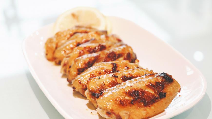 1个柠檬6个鸡翅,教你做清香酥脆的柠香鸡翅!做法简单,好吃不腻