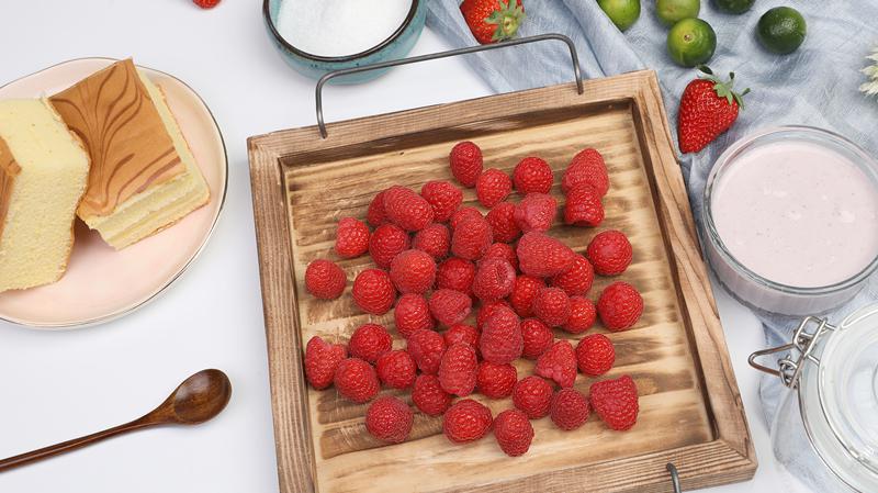 小时候爱吃的覆盆子,现在更爱的树莓果酱,做的过程中口水直流