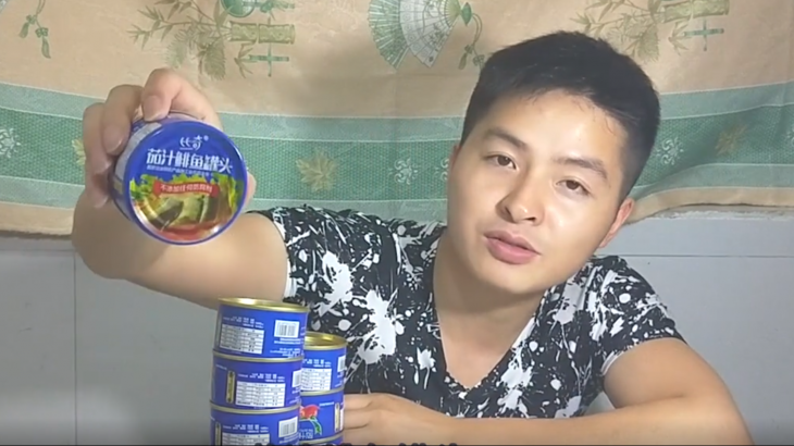 试吃“茄汁鲱鱼罐头”,怎么一点也不臭,轻松吃一罐