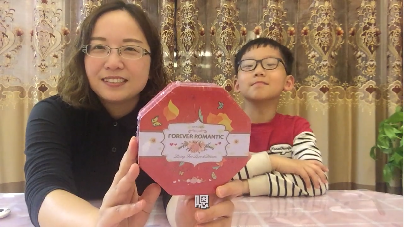 试吃高颜值的巧克力礼盒,一盒里面3个口味,猜猜小轩吃了哪个?