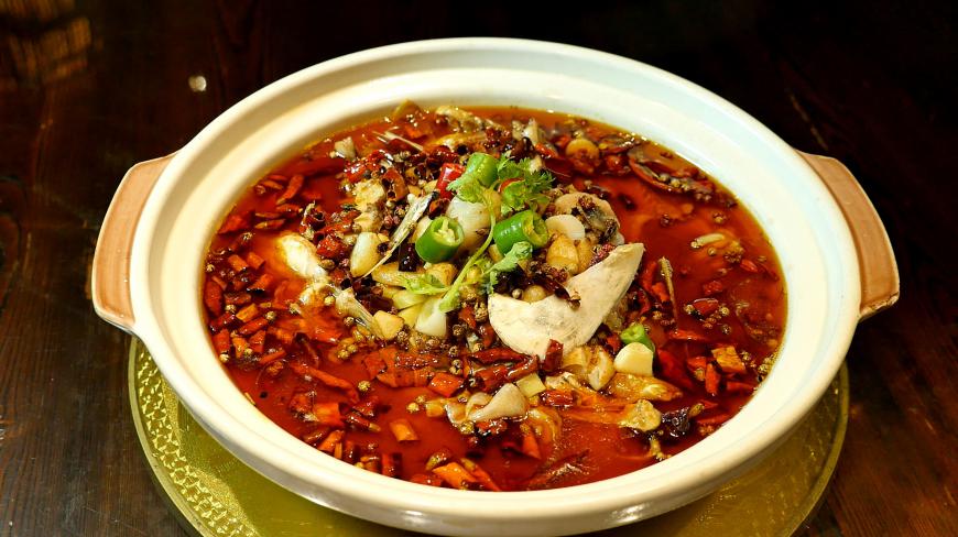 厨师长教你做美蛙鱼头,麻辣鲜香,年轻人的最爱,一道菜就是宴席