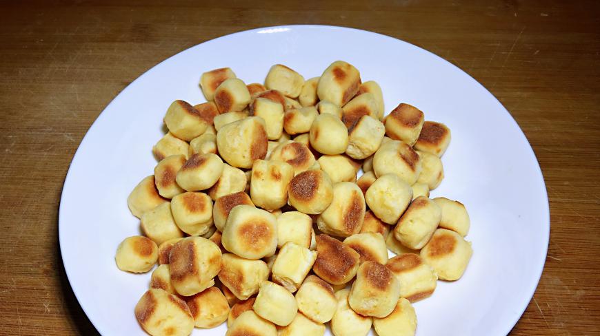 一碗面粉,一个鸡蛋,教你做秘制小馒头,奶香味十足,做法超简单