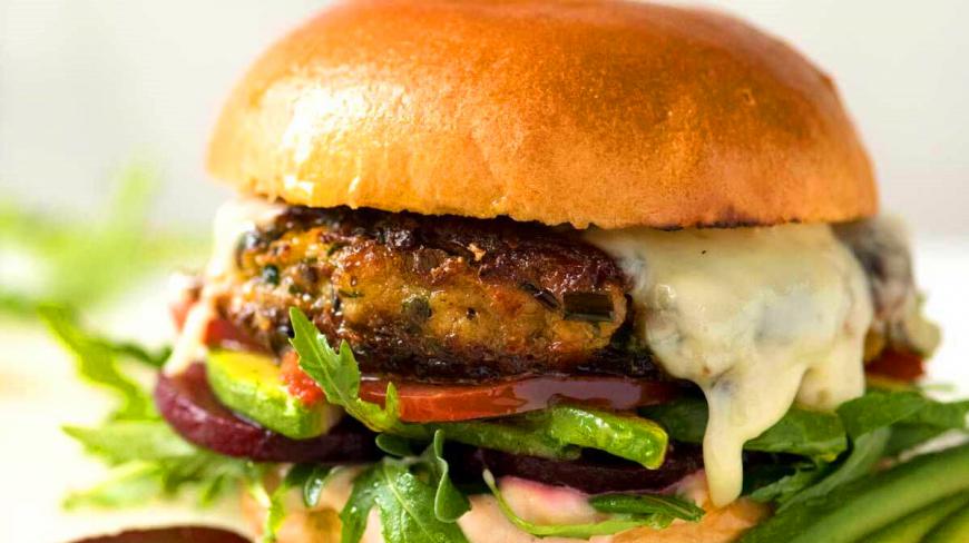 外面买的汉堡包太贵?试试在家自己做,一分钟学会,健康又营养