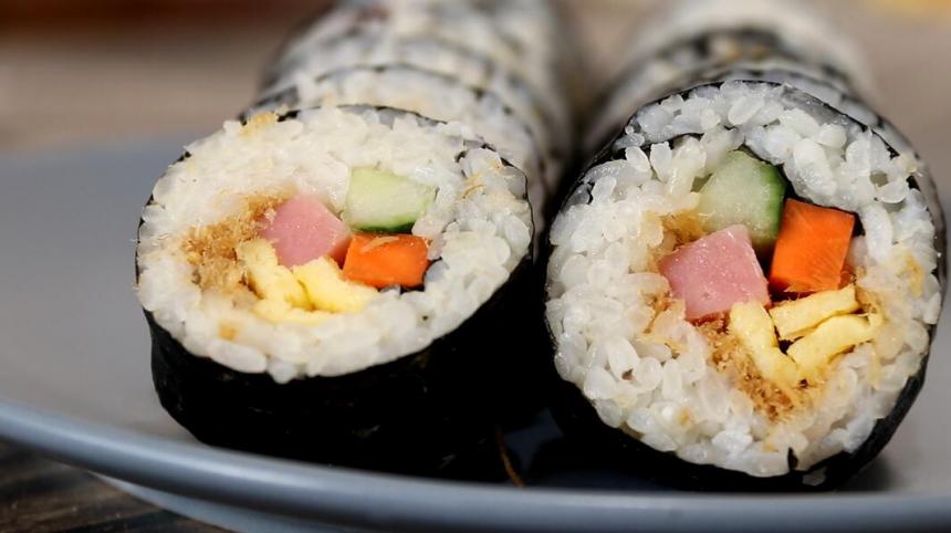 想吃寿司不用买,自己在家就能做,教给你简单的步骤,方便快捷