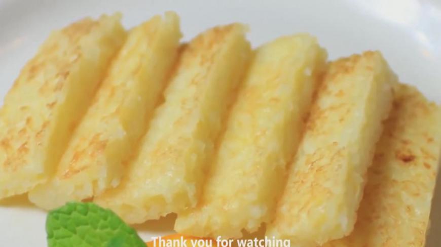 剩米饭和鸡蛋不要再做蛋炒饭了,换成这种做法,简单快捷又美味