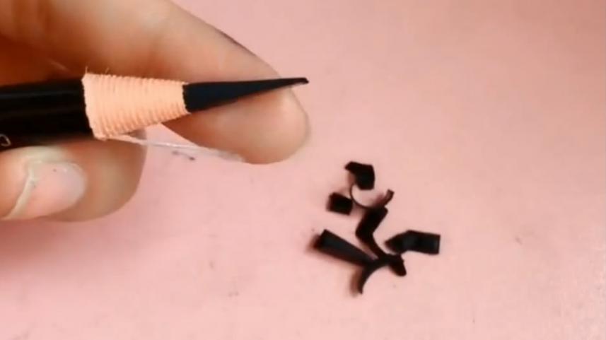 把眉笔削成鸭嘴型,画出的眉毛绝对好看,不信你试试!