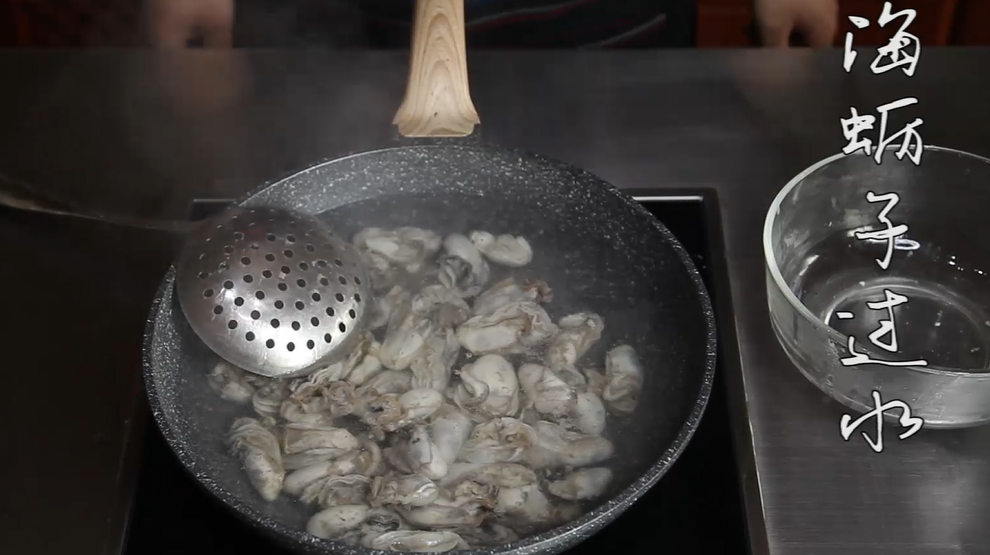 超级鲜美的海蛎子豆腐汤,比饭店的好吃,大厨教你怎么做!