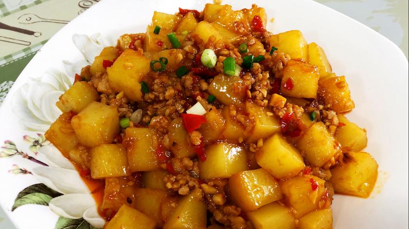 米豆腐这样做特别好吃,润滑鲜嫩、香辣可口,色香味俱全