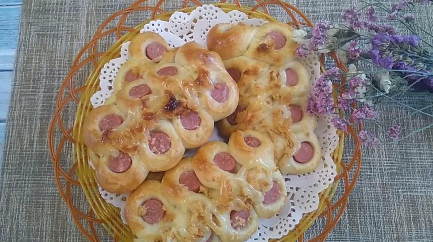 花式火腿肠小面包,肉松沙拉酱好吃好看,一看就能学会!