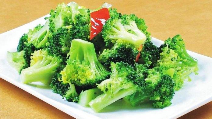 菜花不要再炒来吃,夏天这样煮一煮、拌一拌,能吃几大碗饭