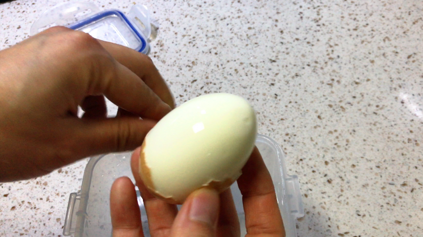 白水煮鸡蛋好吃但是皮难剥?教你一招,果断收藏