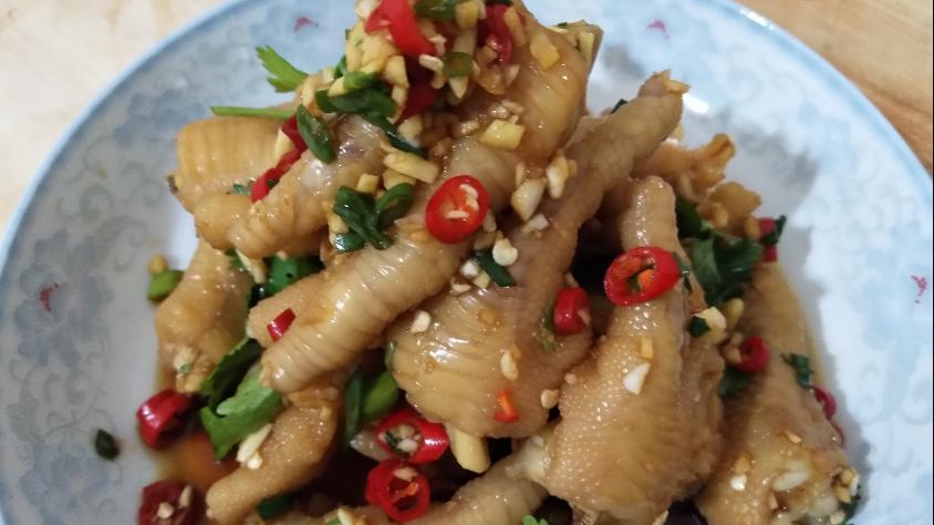 凉拌酸辣凤爪详细做法 酸辣过瘾 鸡爪韧而不烂 配上啤酒 简直完美