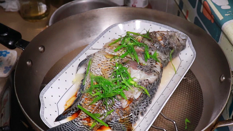 清蒸鱼超好吃的做法,味道鲜美,口感鲜嫩,家常做法饭店的味道