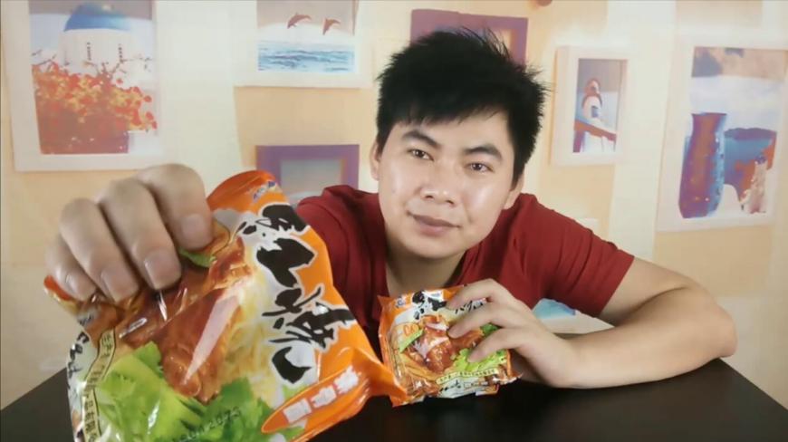 口感像饼干一样的泡面,好吃到料包都兑水喝,现在很难买到!