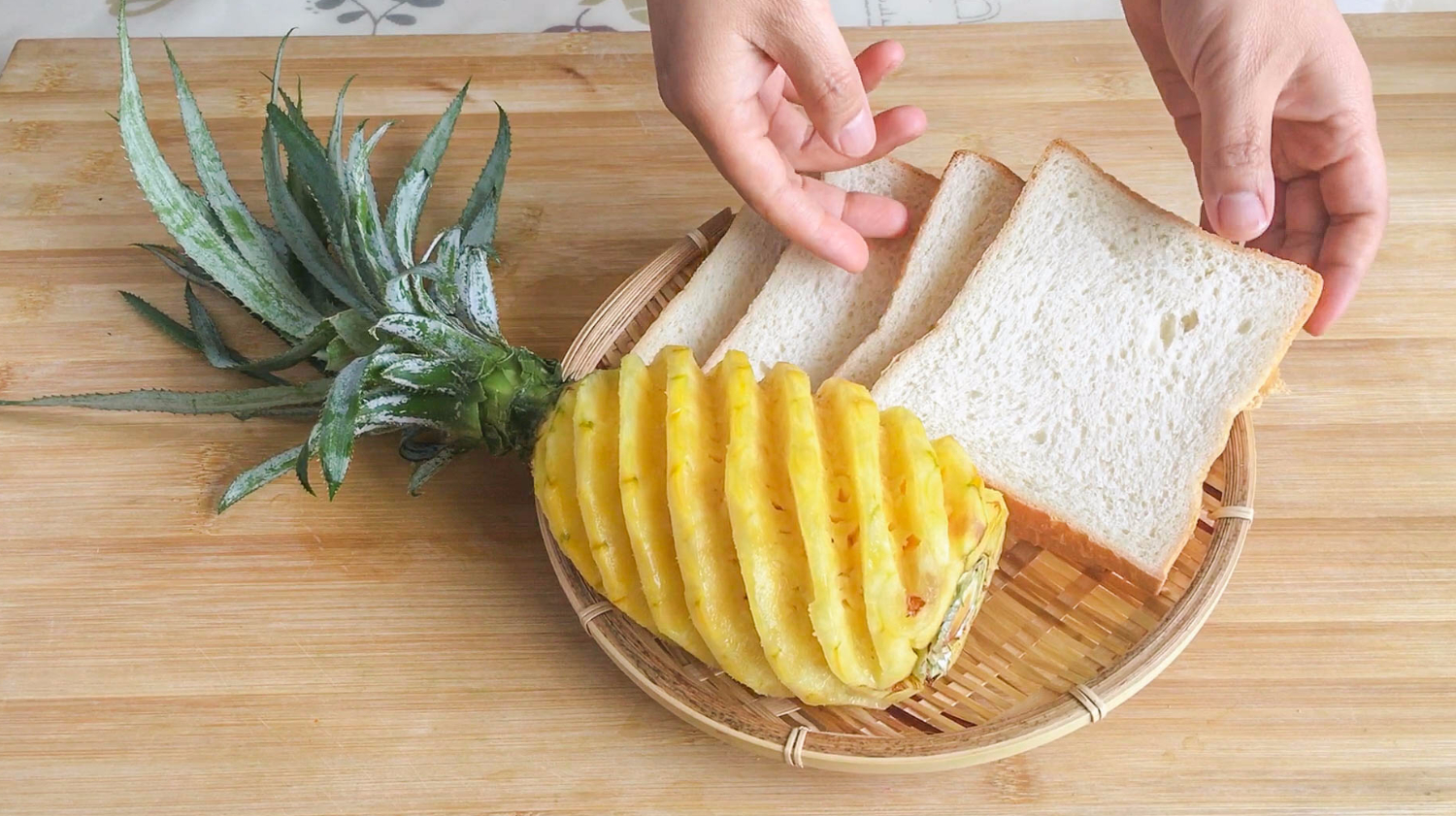 菠萝你还在啃着吃,我已经这样做了,香脆甜糯,别提有多好吃了