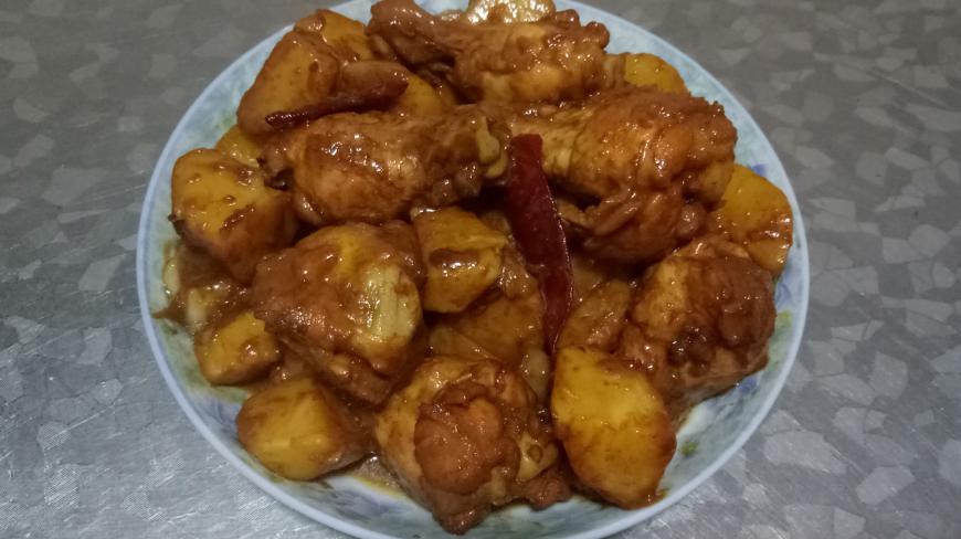 土豆炖鸡肘的家常做法,香烂入味,好吃下饭,全家人吃的美滋滋