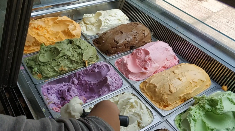 看似普通的鸡蛋仔冰淇淋竟是网红小吃?蘸着吃的一刻真的被惊喜到