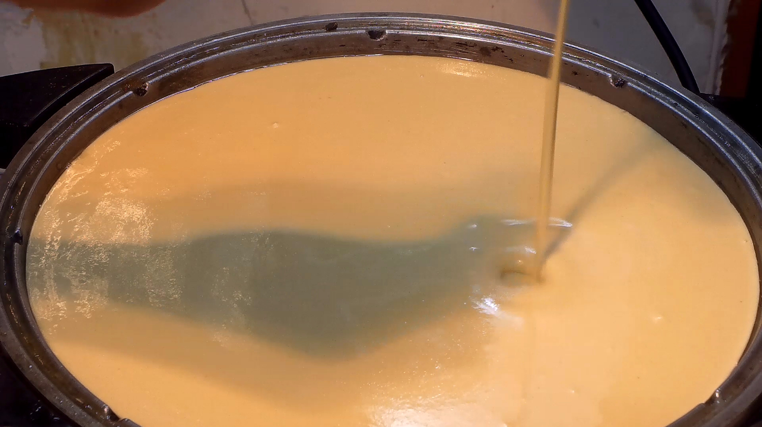 玉米面新吃法,可乐一倒,筷子搅一搅,好吃好看做法还特别简单