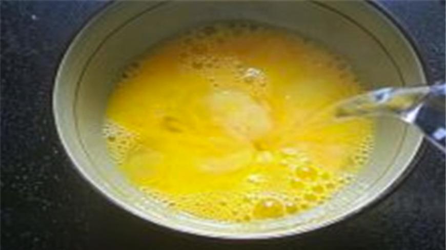 长期用开水冲鸡蛋拌白糖吃,对身体有什么好处?说出来你都不敢信