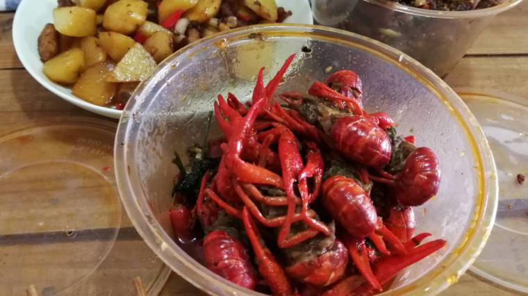 麻辣小龙虾配冰啤酒,开启2018年的清爽夏天!