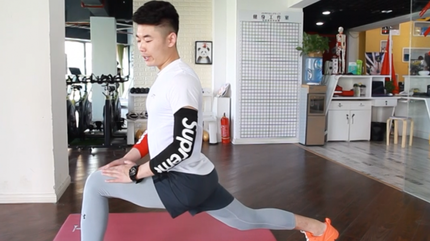 健身结束后腿部肌肉酸痛?这组放松动作助你缓解酸痛,瞬间轻松!