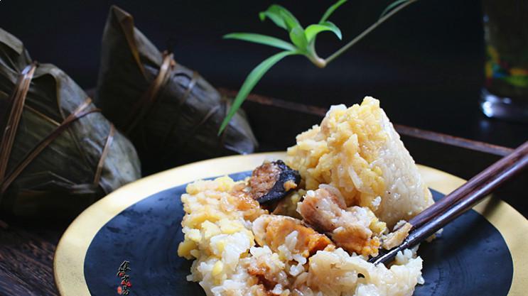 广式咸肉绿豆粽子,这样包,又软又糯特别香,一个能顶两碗饭!