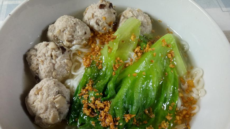 自制香菇肉丸子煮面条,真好吃,都不爱到外面吃了