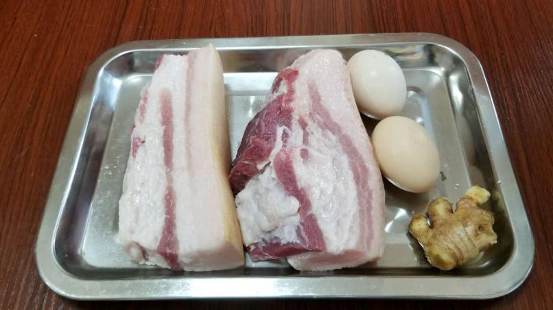 二哥分享一道外酥内嫩的炸酥肉,制作简单,步骤清晰