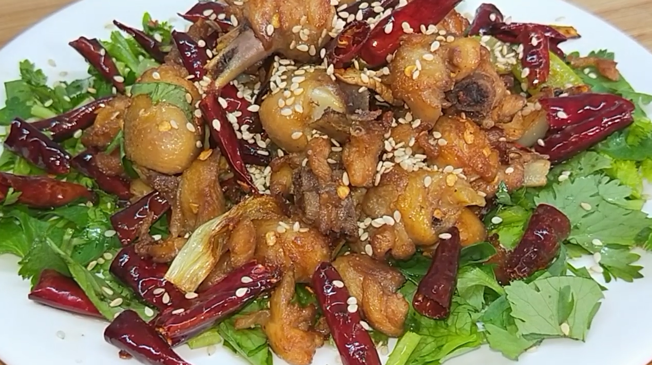 大厨教你一个家庭版的辣子鸡,做法极其简单,看着就有食欲!