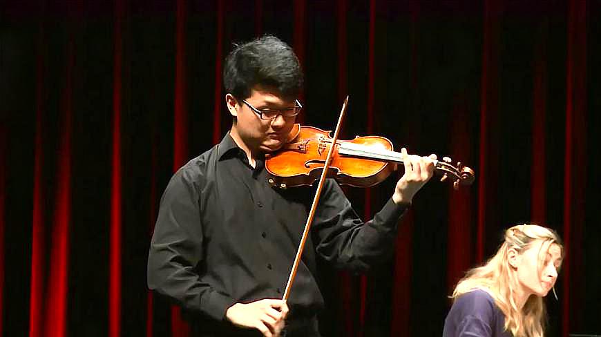 [图]中国小伙小提琴演奏莫扎特的《Violin Concerto No. 4》,真好听