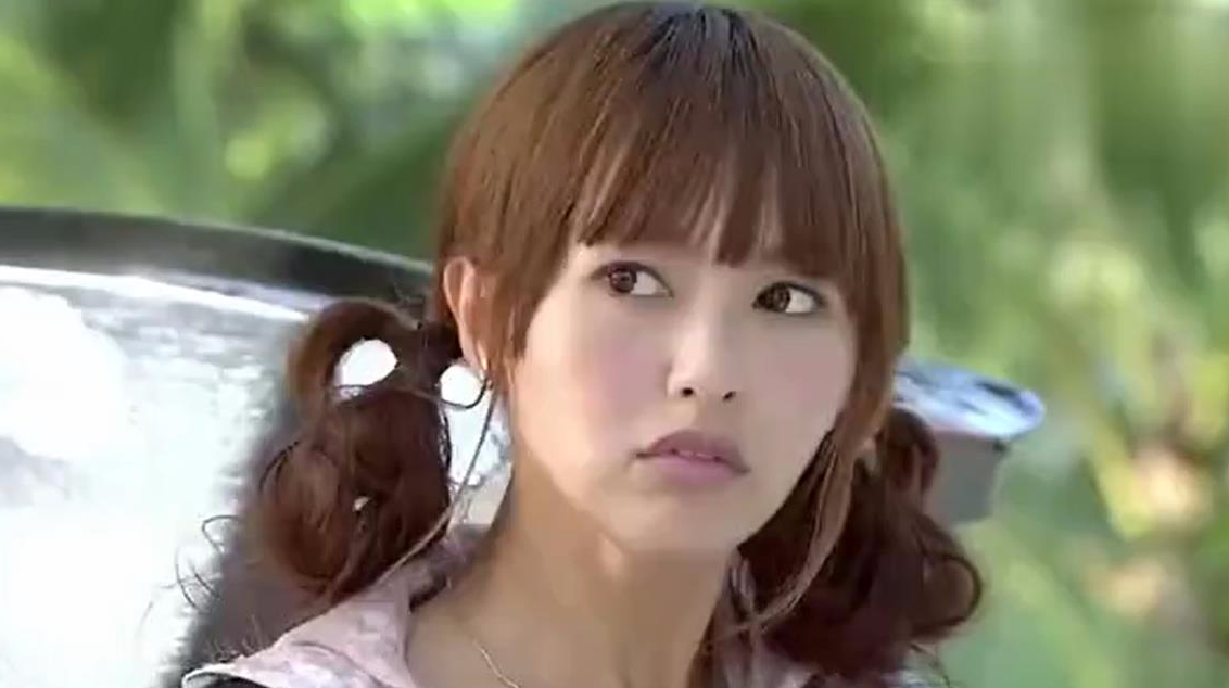 灰姑娘骑自行车和总裁的宝马相撞,这段偶遇,简直是太搞笑了!