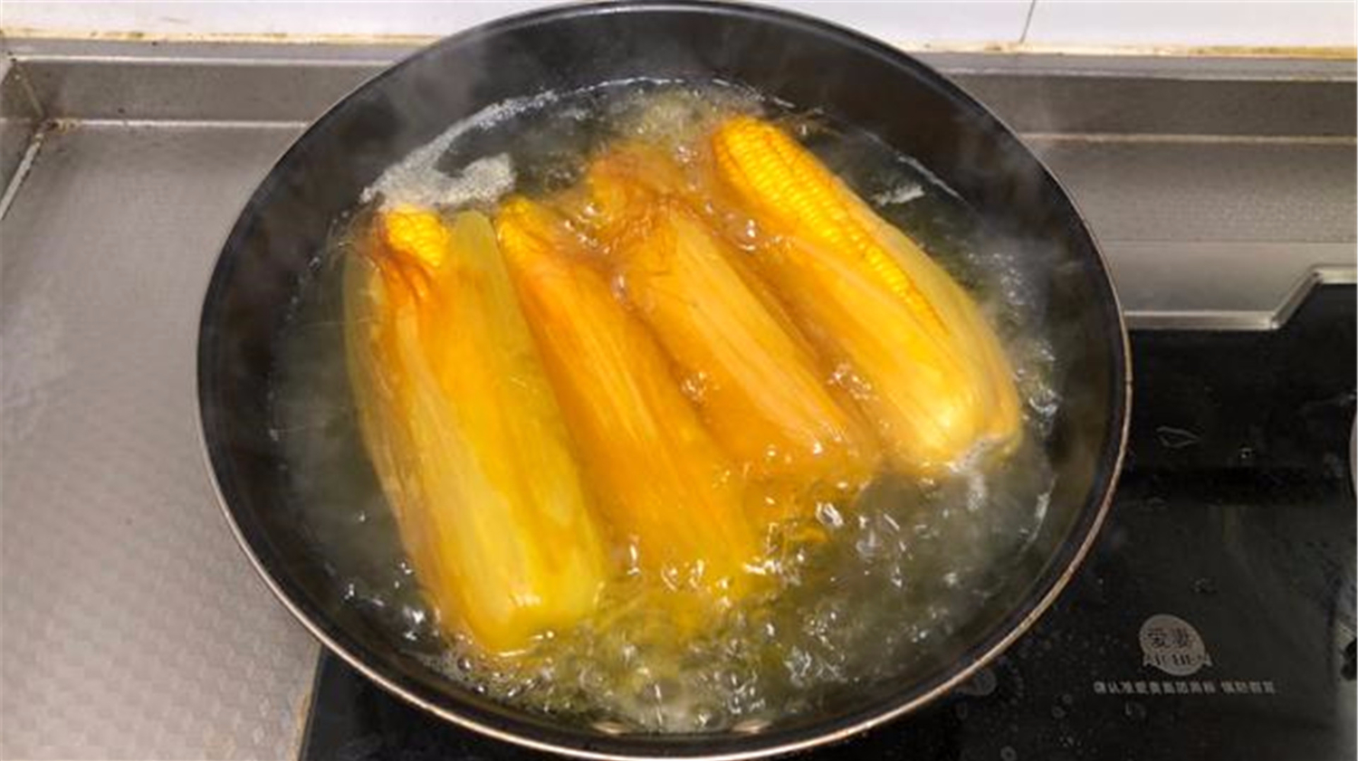 难怪都嫌玉米不好吃,原来这才是最正确玉米煮法,好吃香甜又糯!