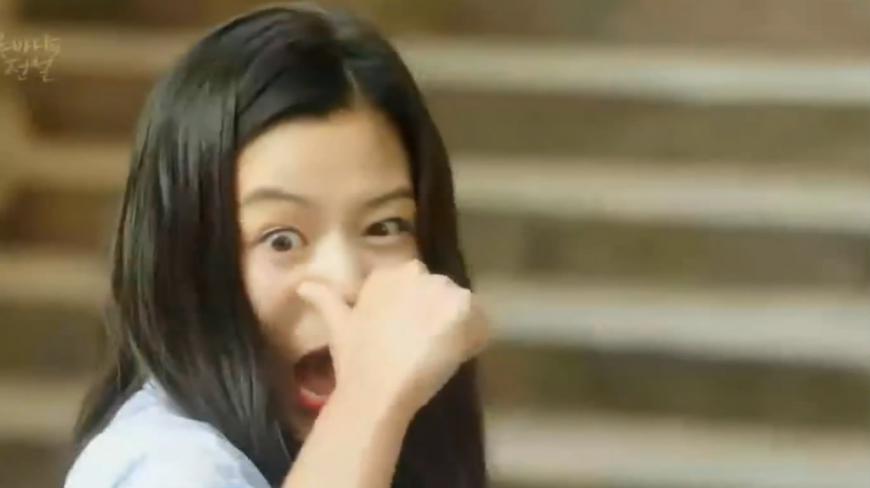 美人鱼学李小龙的招式打人,全智贤演技炸裂,坏人不得不服