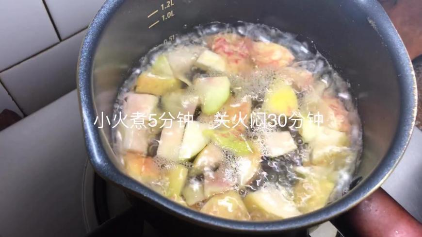 自己做饮料确实麻烦点,但是也放心些,桃子汽水来喽